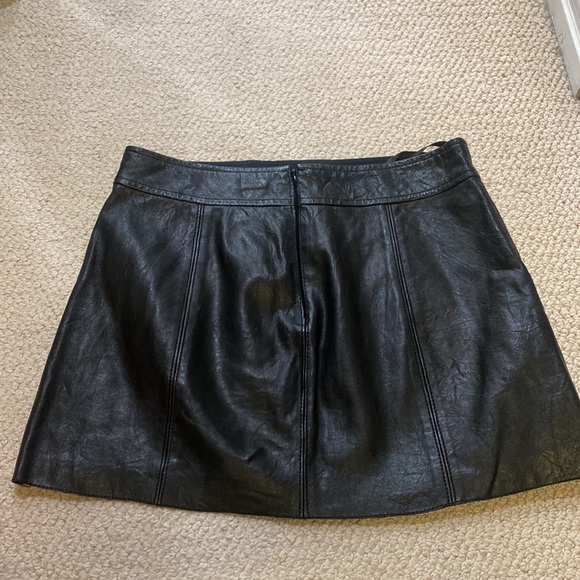 Theory leather mini skirt - Picture 3 of 5